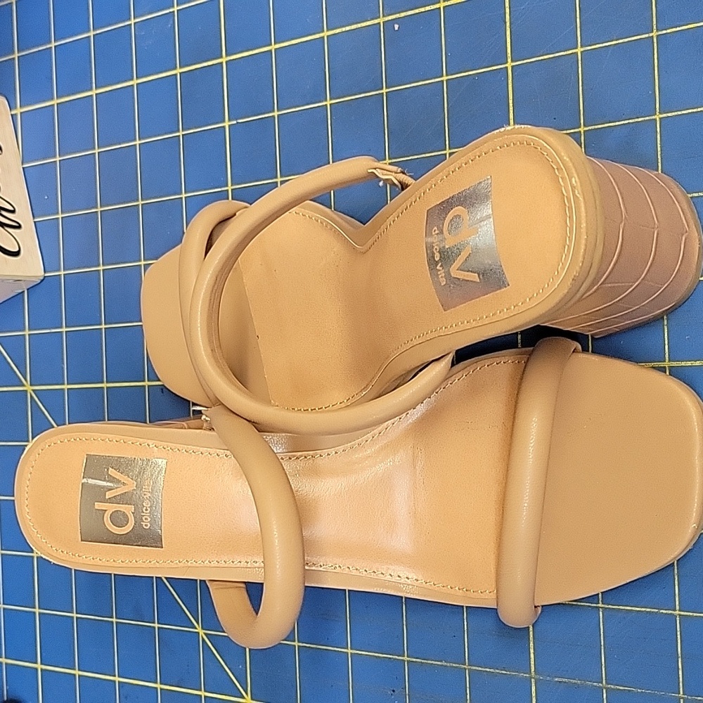 DV Dolce Vita Women's Nude Heeled Halsty strappy block heel Sandals Size 7 New - Picture 9 of 9